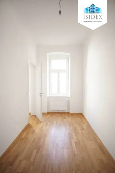 Hochwertig sanierte Altbauwohnung mit Balkon