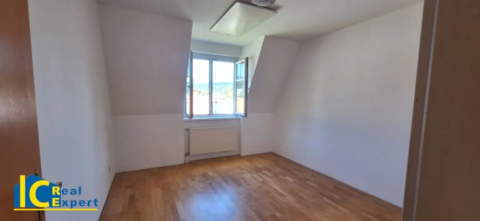 Großes Schlafzimmer
