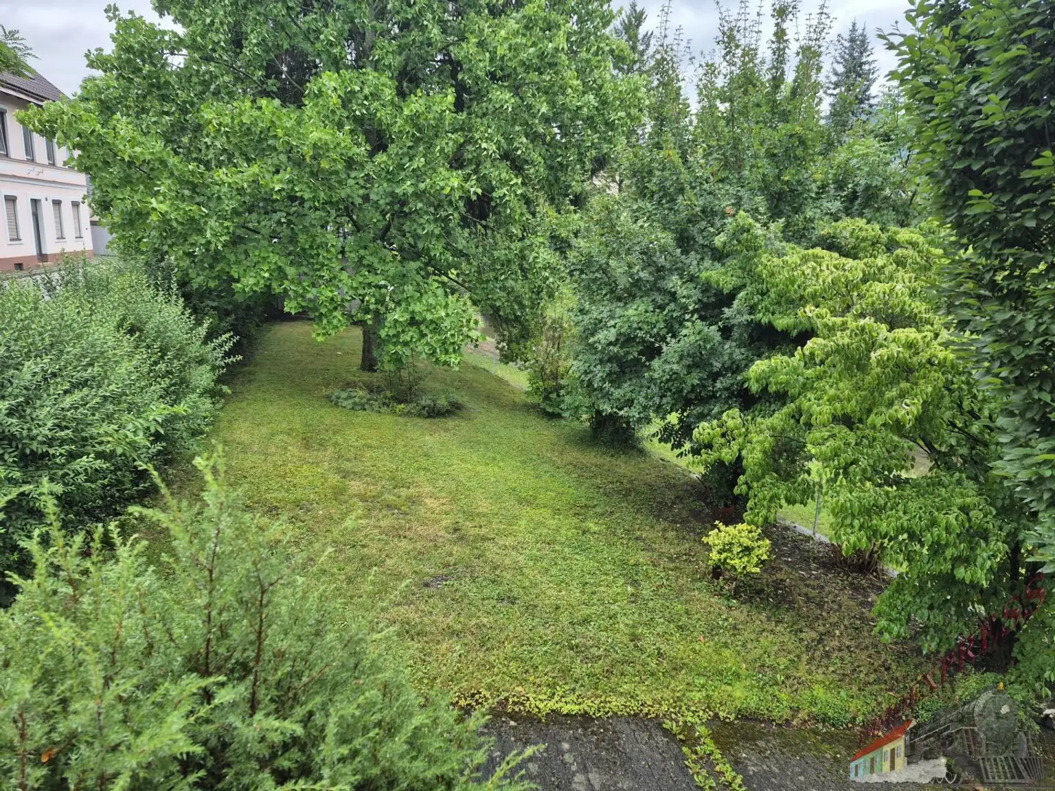 Charmantes Landhaus mit 7 Zimmern und Grünblick - ideal für Naturliebhaber.