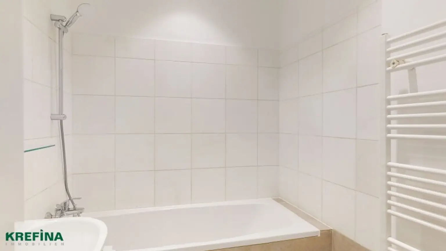 Hasenauerstraße: Umgeben von sattem Grün - Loggia Wohnung - gute Raumaufteilung - angenehme Nachbarschaft
