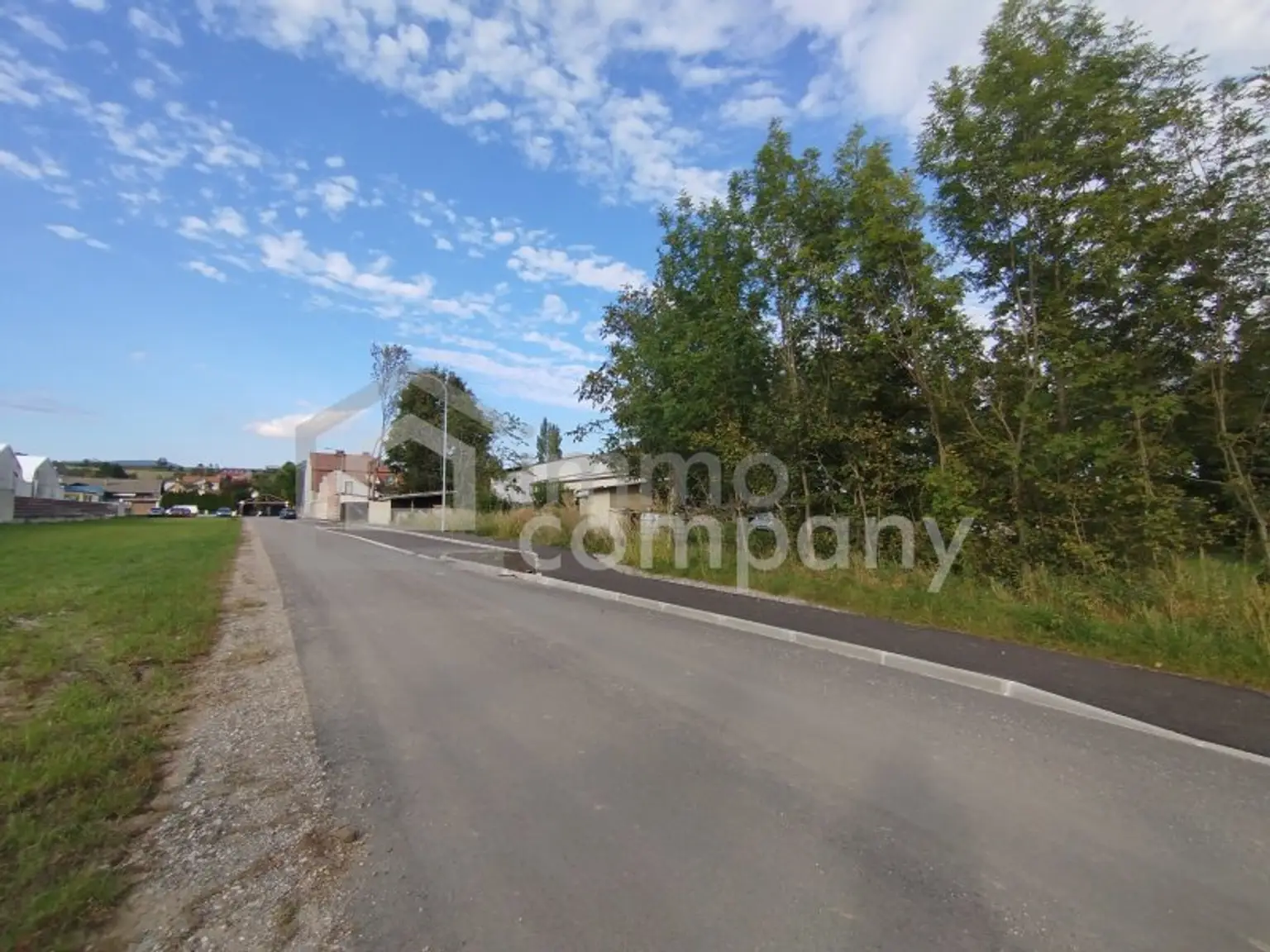 Mehrfamilienhaus mit  Gewerbegrundstück