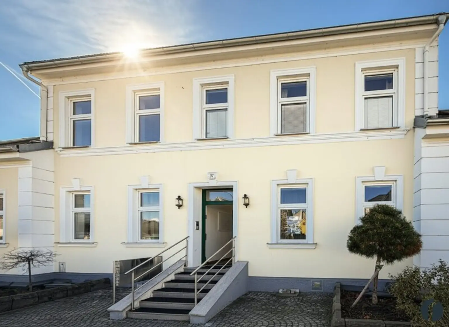 Außenansicht von der Straße aus