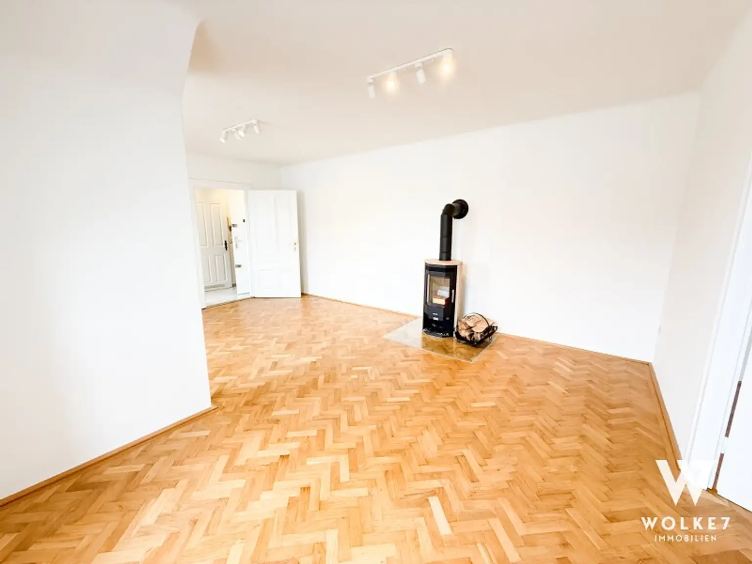 Sonnige 2-Zimmer-Dachgeschosswohnung im Nibelungenviertel nähe Schmelz