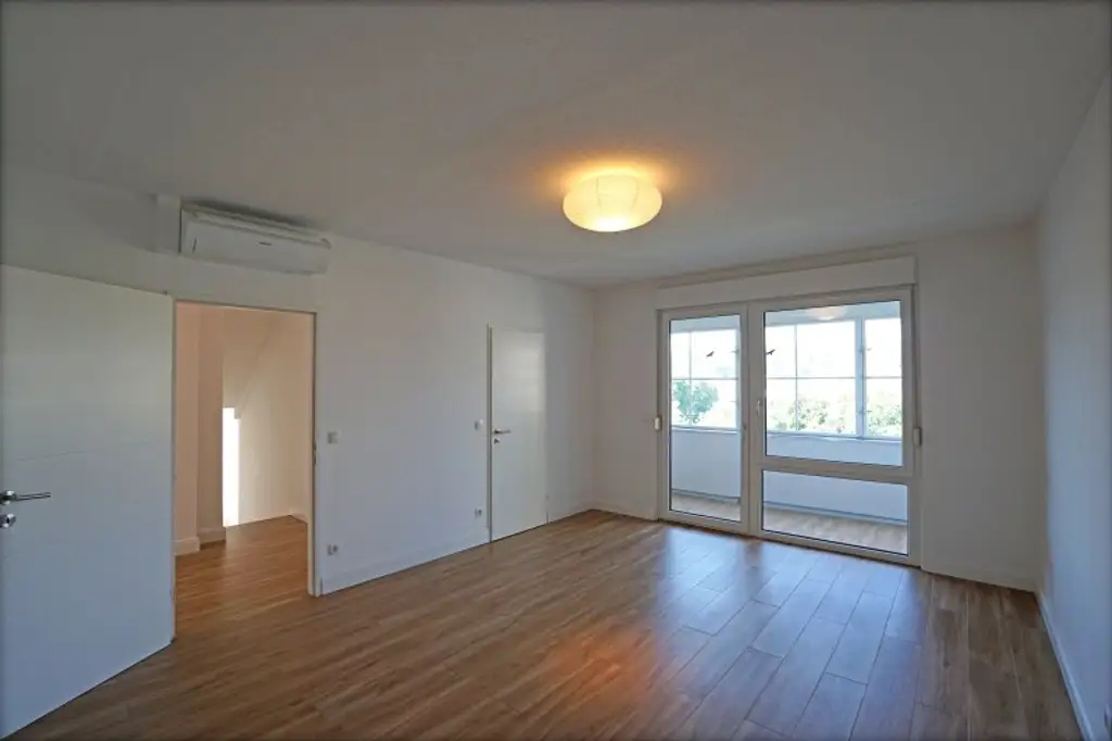 Penthouse-Wohnung | 131 m² Wfl. | 80 m² Dachterrasse mit 270°-Ausblick | PKW-Stellplatz | riesiger Gemeinschaftsgarten | im Zentrum