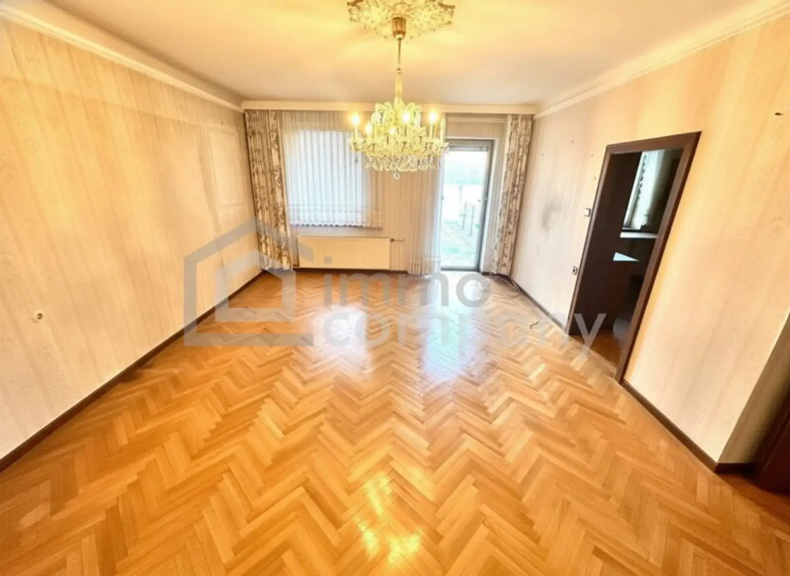 Traumhaftes Mehrfamilienhaus in Lassee (Wien Umgebung): 9 Zimmer, Garten, Balkon und mehr!