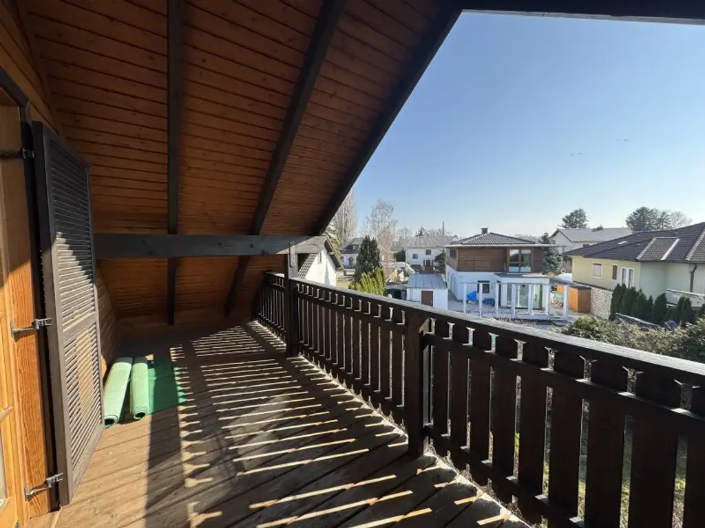 Sonniges Blockhaus mit Pool, Balkon & Gartenidylle in Sollenau