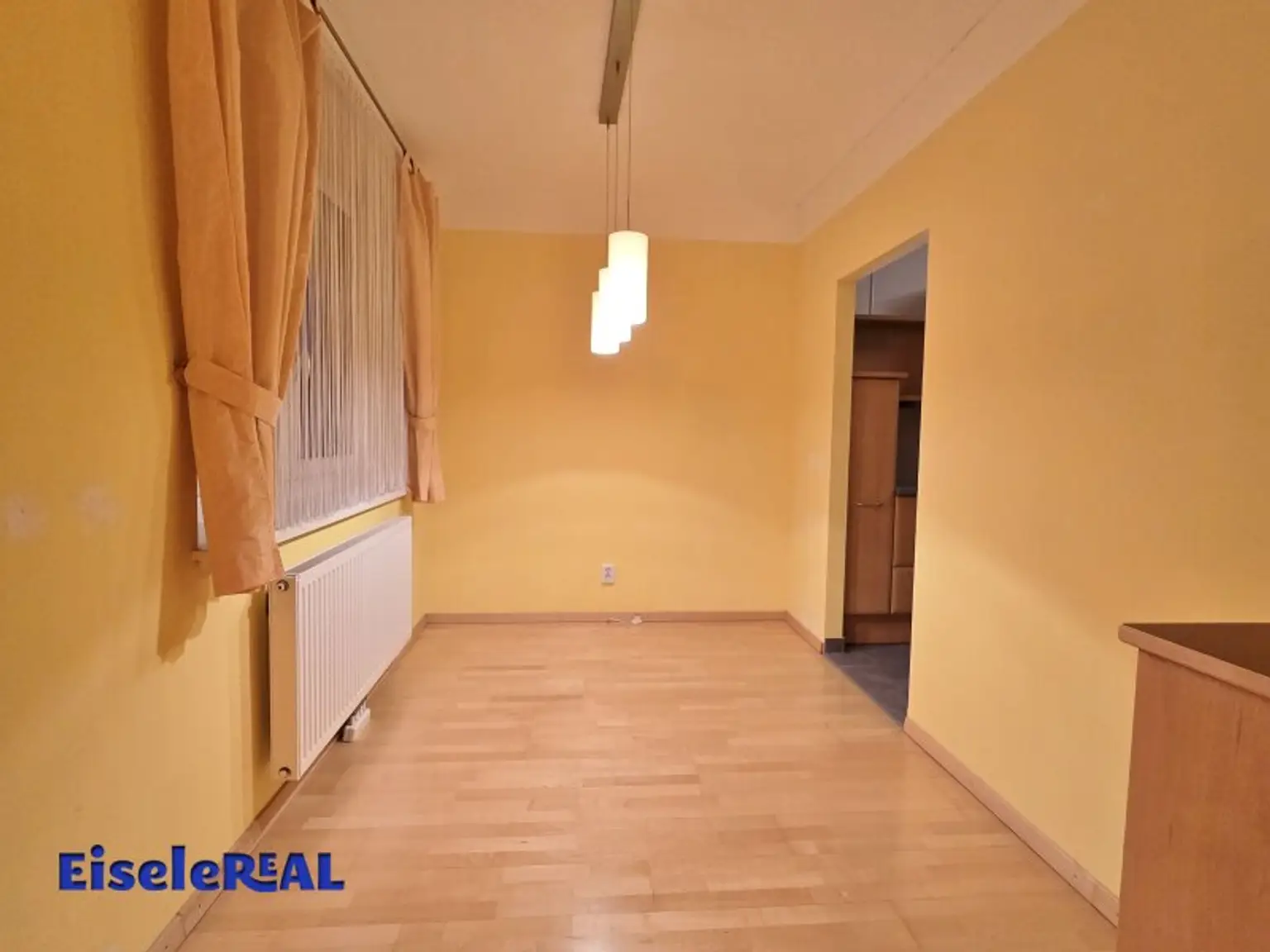 Tolle 3 Zimmer Wohnung – Balkon - Tiefgaragenplatz