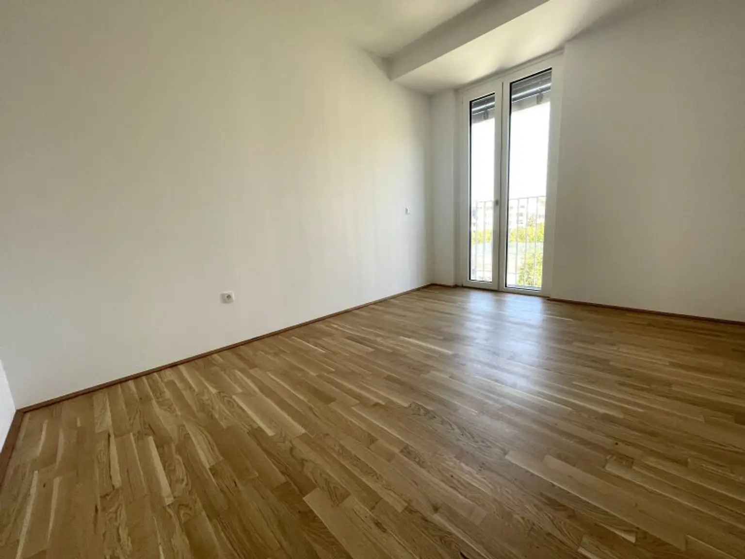 Wunderbare 2-Zimmer Wohnung in ruhiger Lage mit Blick über die Skyline! Ab 01.11