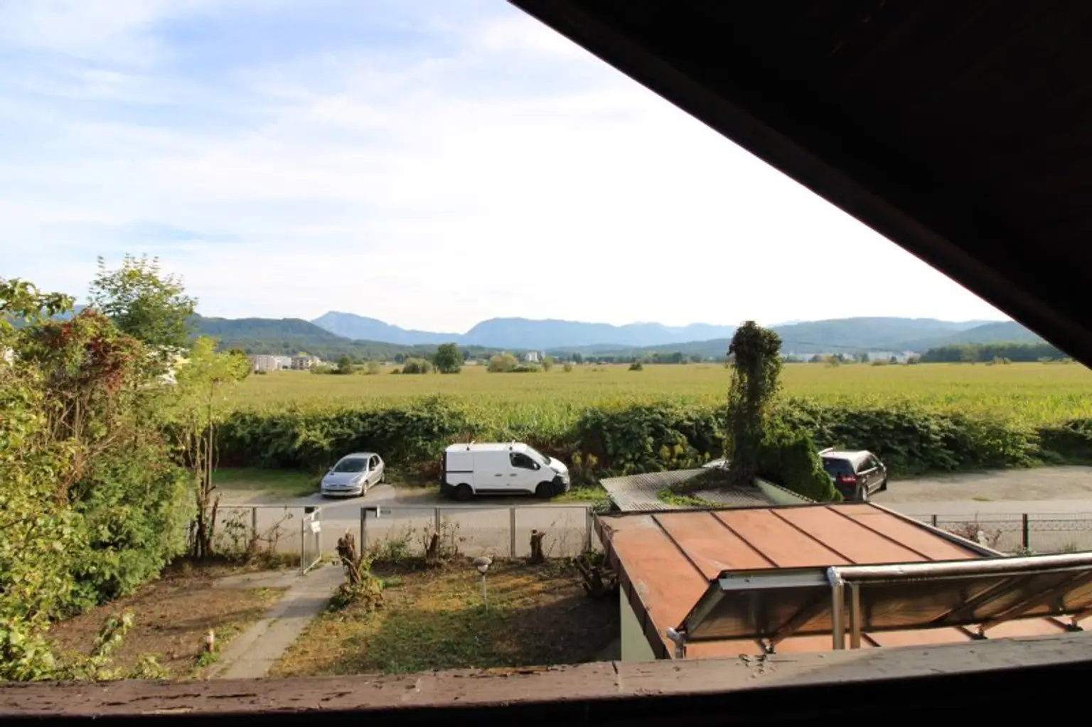 WAIDMANNSDORF  -  Sanierungsbedürftiges Haus in Aussichtslage!