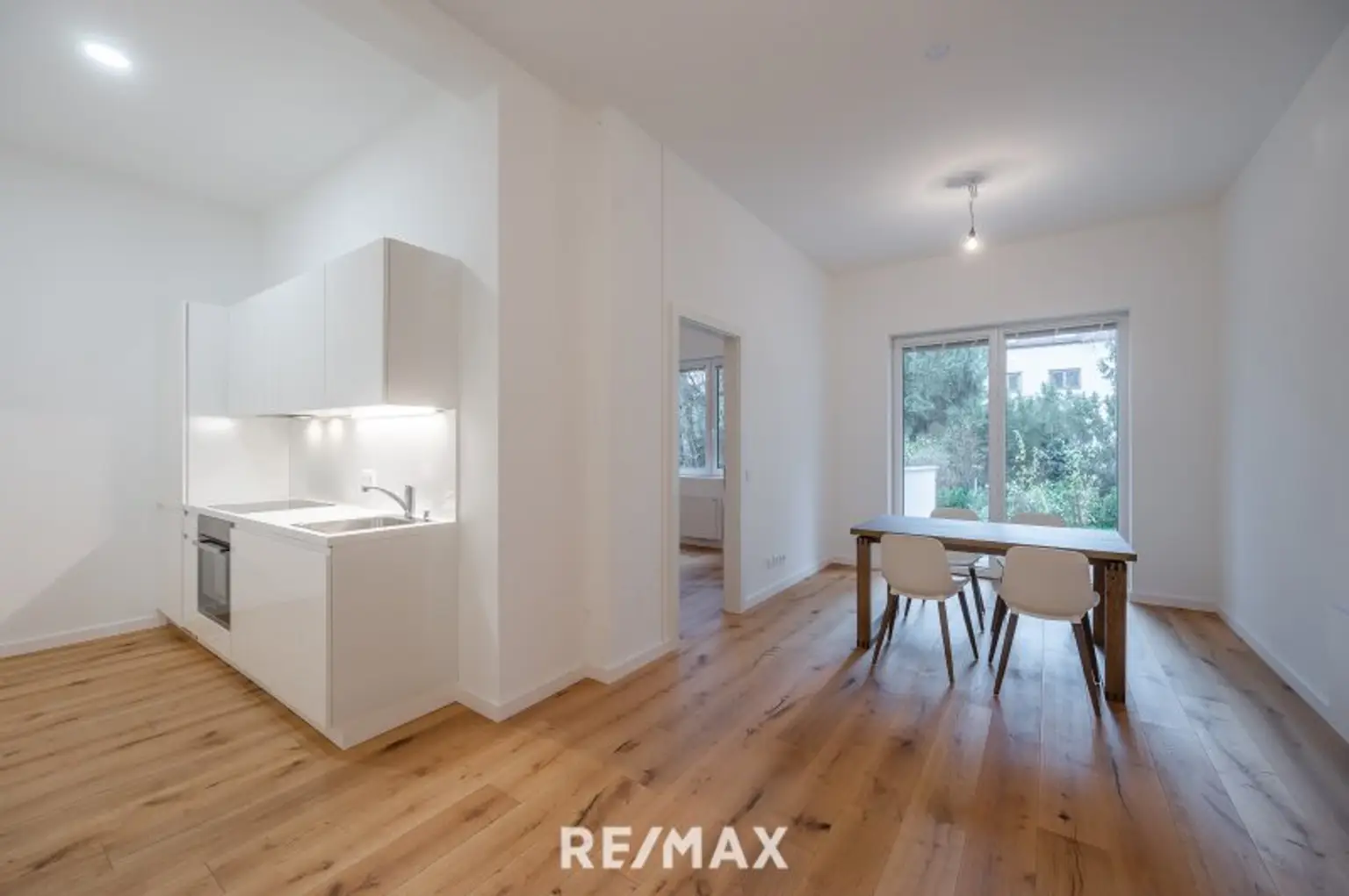 Halboffener Wohn-Küchenbereich