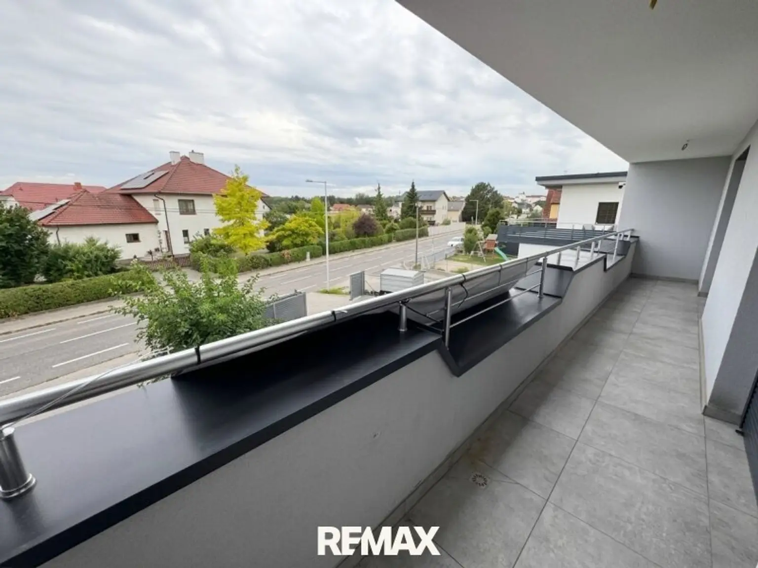 Loggia Straßenseitig