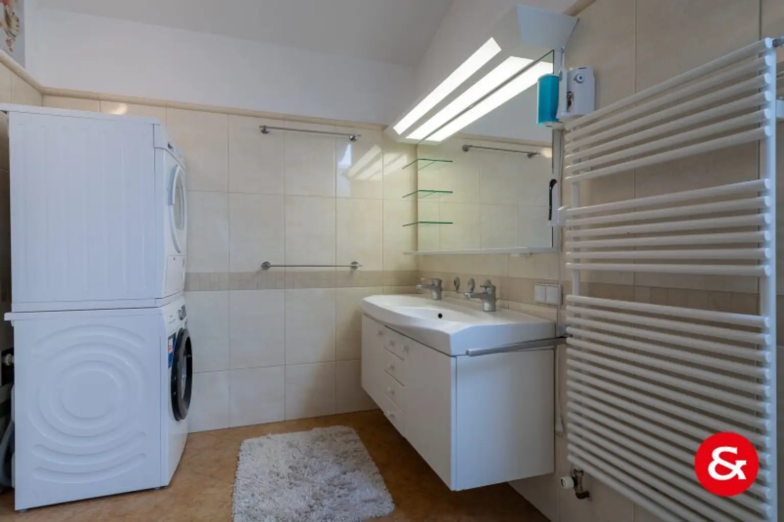 Sonnige 6-Zimmer-Terrassenwohnung mit 2 Garagenplätzen! | auch auf 2 Wohnungen teilbar!