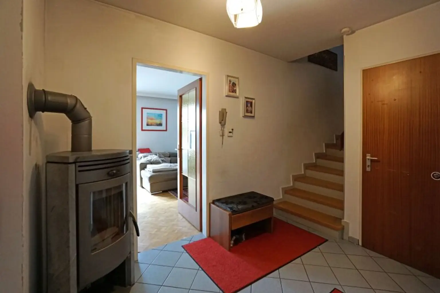Familienfreundliches Reihenhaus mit Garten und Garage im Ortskern