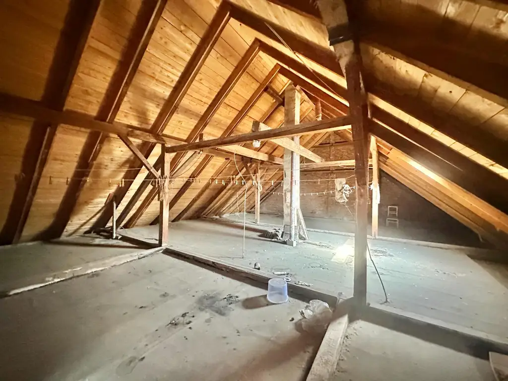 Ländliches Paradies - Sanierungsbedürftiges Landhaus auf großem Grundstück!