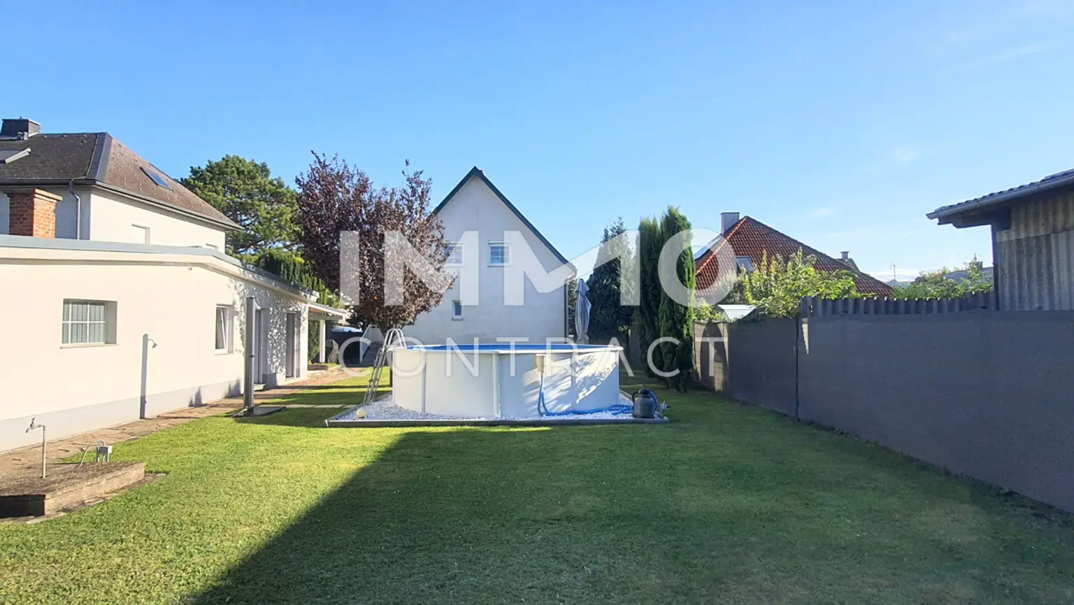 hochwertig saniertes Schmuckstück mit Pool + Garage