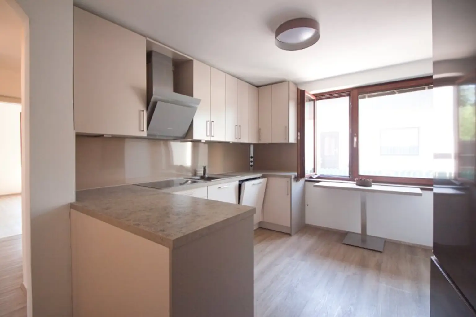 Gepflegtes, charmantes Haus im schönen Fischamend | ca. 122 m² Wohnfläche auf einer Ebene | 5 Zimmer | Garten & Garage