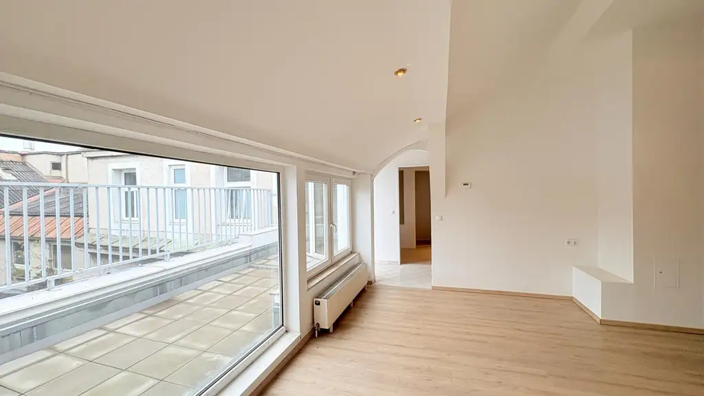 Über den Wolken nahe dem Servitenviertel/Clusiusgasse DG mit Terrasse ca. 11m²!
