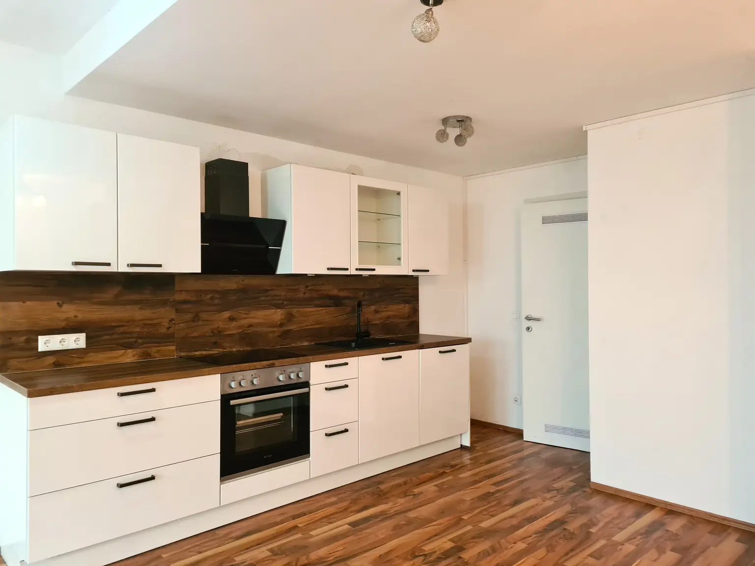 Top Maisonettenwohnung mit Dachterrasse, Garten und Carport!