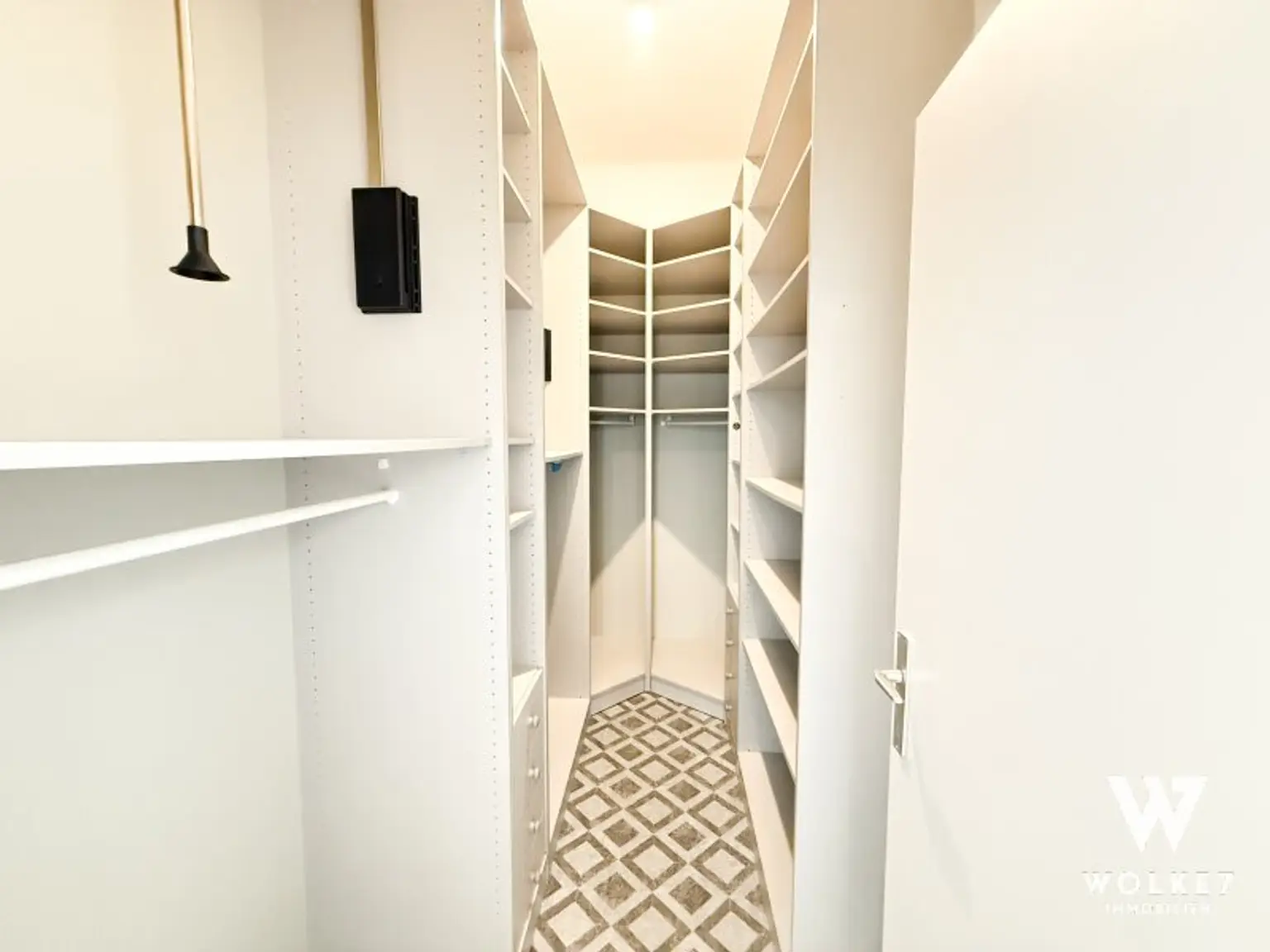 Sonnige Altbauwohnung nahe Mariahilfer Straße – perfekt als WG oder großzügiges Zuhause