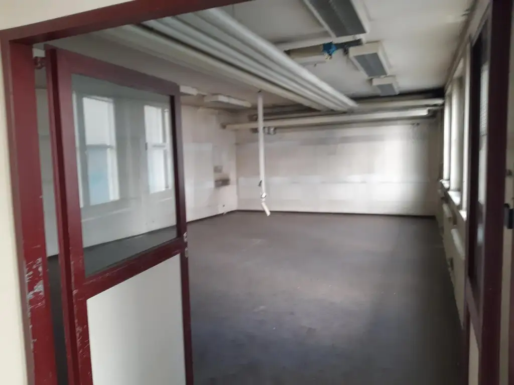 Geschäft / Büro mit Lager