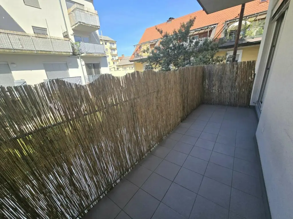 Schöne Zwei-Zimmer-Wohnung mit Balkon und ein Tiefgaragenstellplatz in ruhiger Lage!