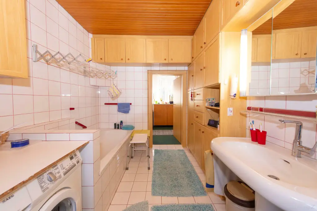 Großzügiges Einfamilienhaus mit viel Platz, hohem Potenzial und hoher Bebauungsdichte – Ideal für Familien oder Investoren