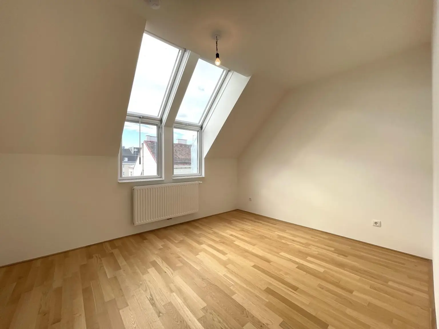 Klimatisierte Neubauwohnung mit hofseitigem Balkon im Dachgeschoss!!!
