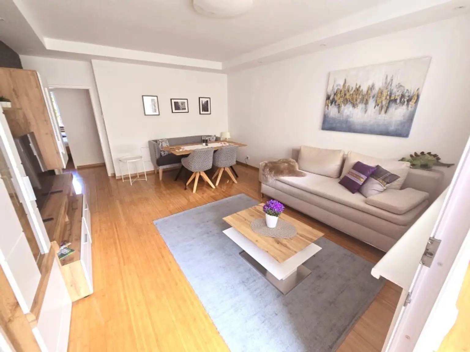 TOP LAGE - Koffer packen und einziehen! - hochwertig ausgestattete, moderne 3-Zimmer Wohnung mit verglaster Loggia - WIE ERSTBEZUG!
