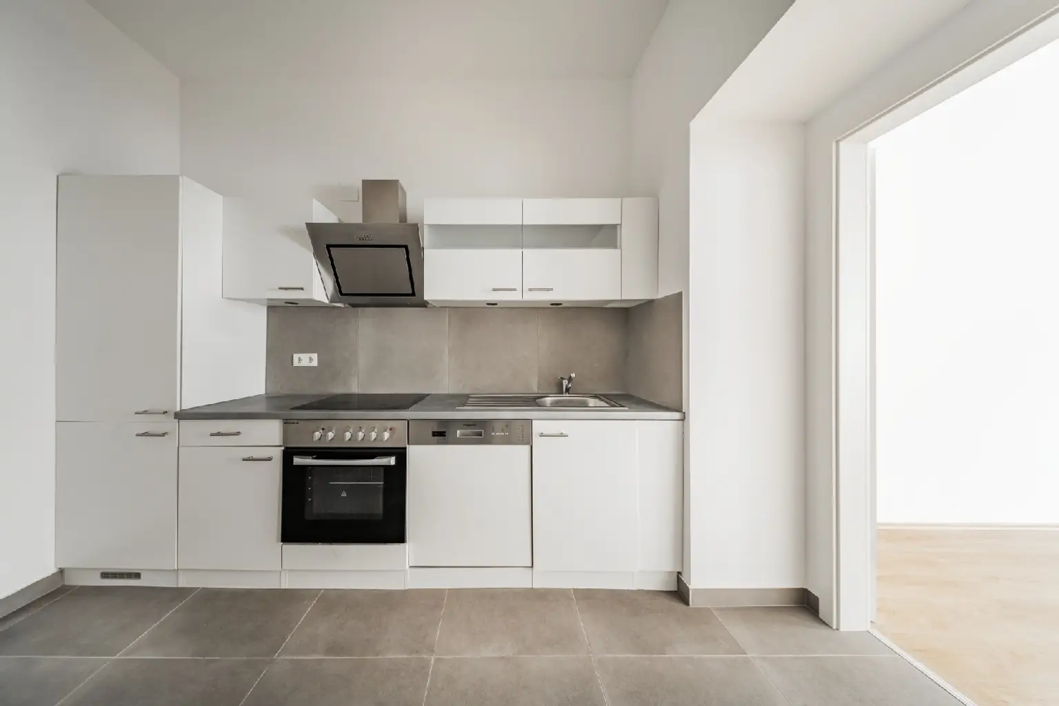 Helle, bezugsfertige 2-Zimmer-Wohnung mit moderner Küche und großem Bad!