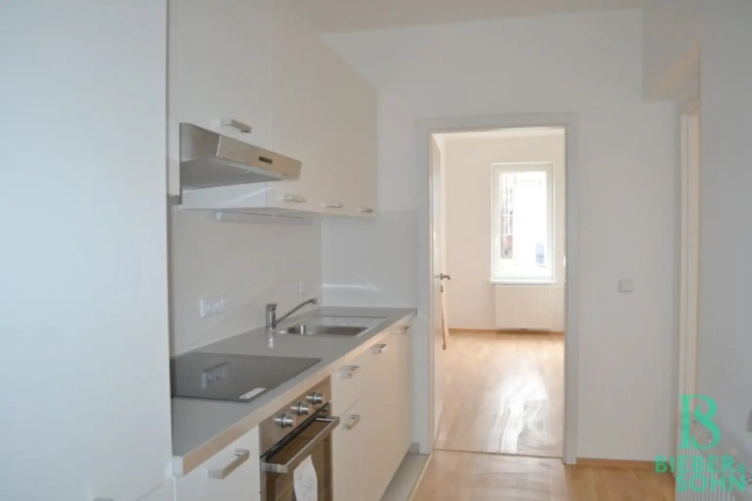 Küche/Blick Zimmer