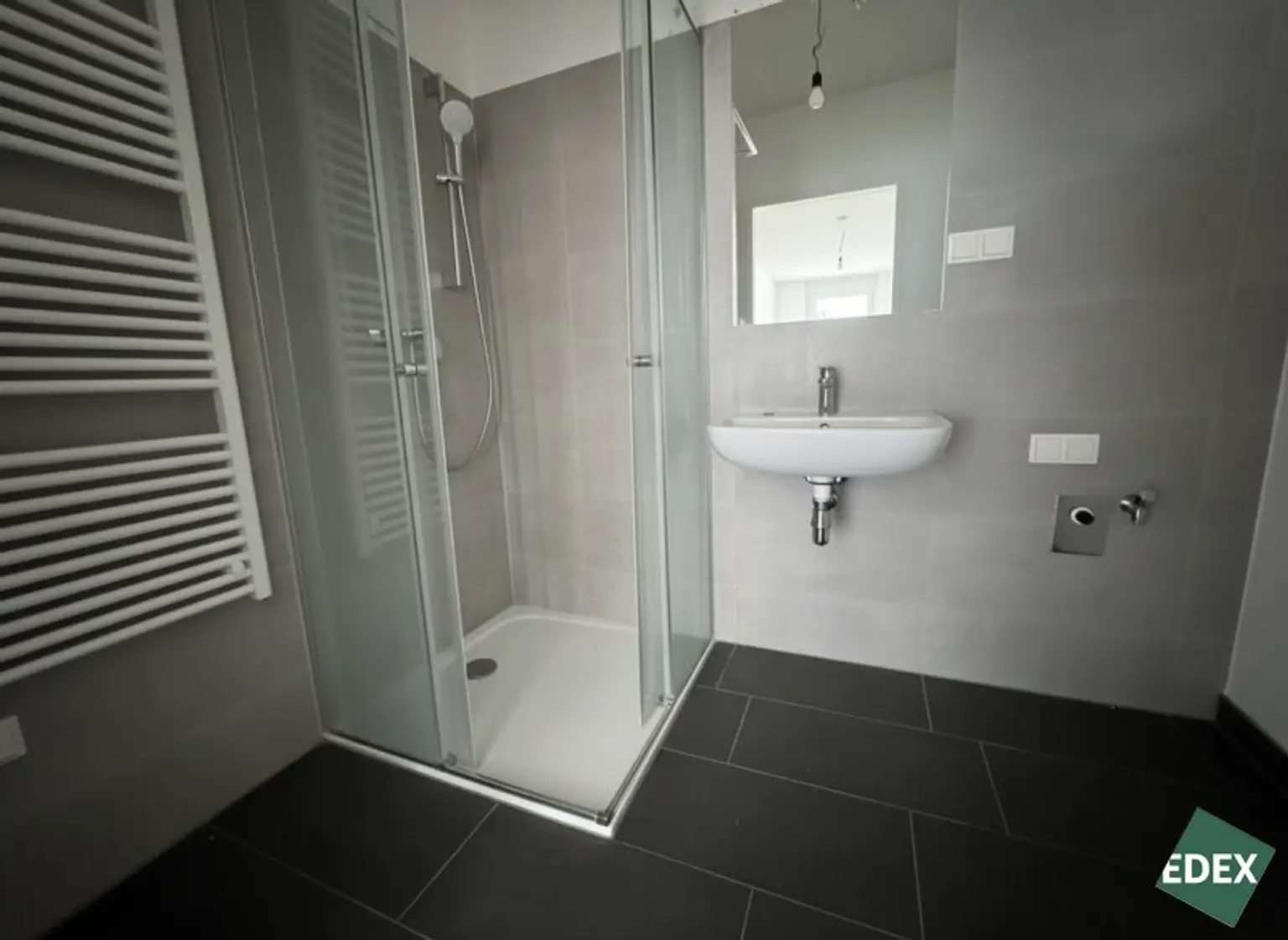 2-Zimmer-Wohnung mit Loggia und Einbauküche – perfekt für Singles & Jungpaare