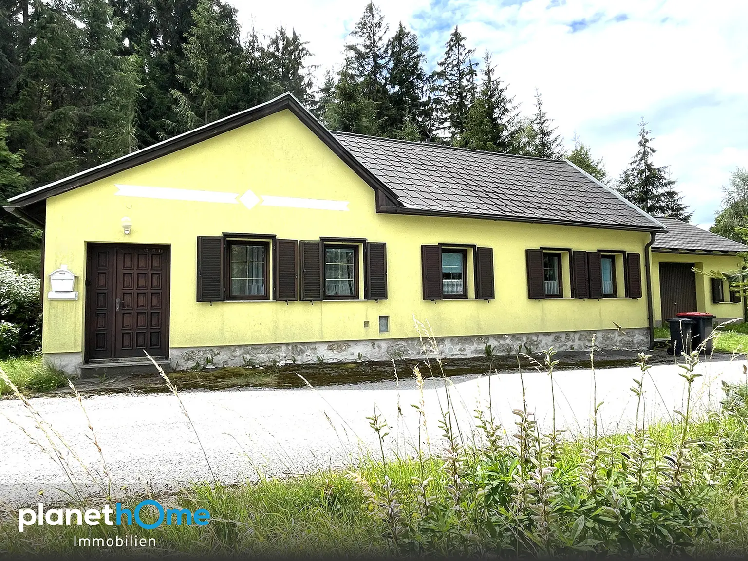 Haus mit großem Grundstueck