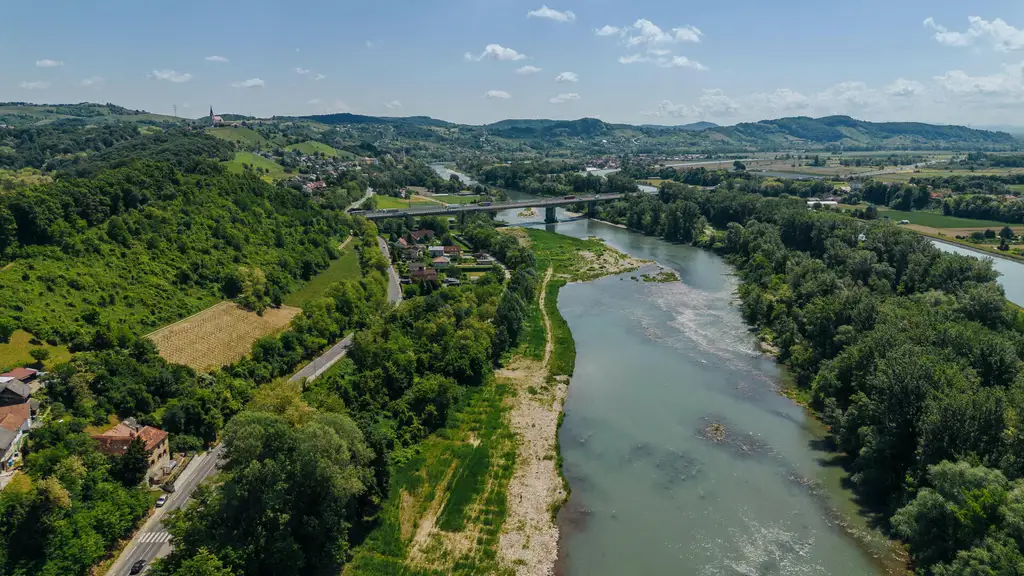 Randlage Maribor - Süd-West ausgerichtete Hang-Liegenschaft mit Aussicht auf das Drau-Ufer zu verkaufen (Fläche ca. 6 ha)