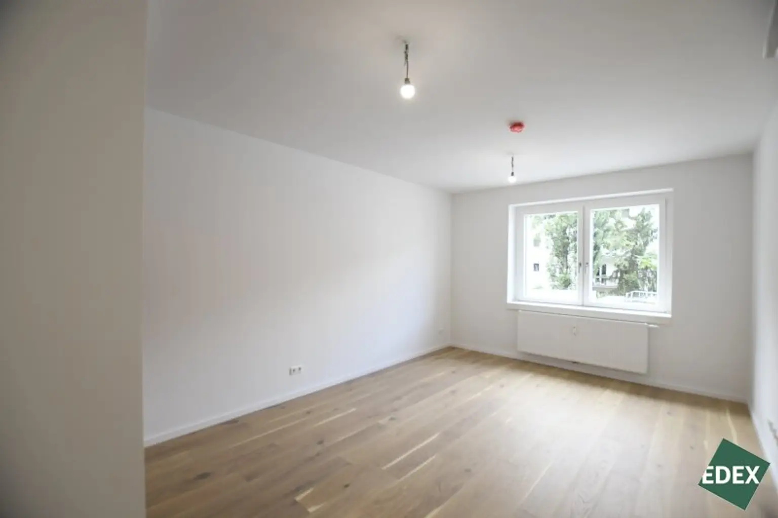 Erstbezug nach Sanierung: Schöne 1,5 Zimmer-Wohnung mit separater Küche