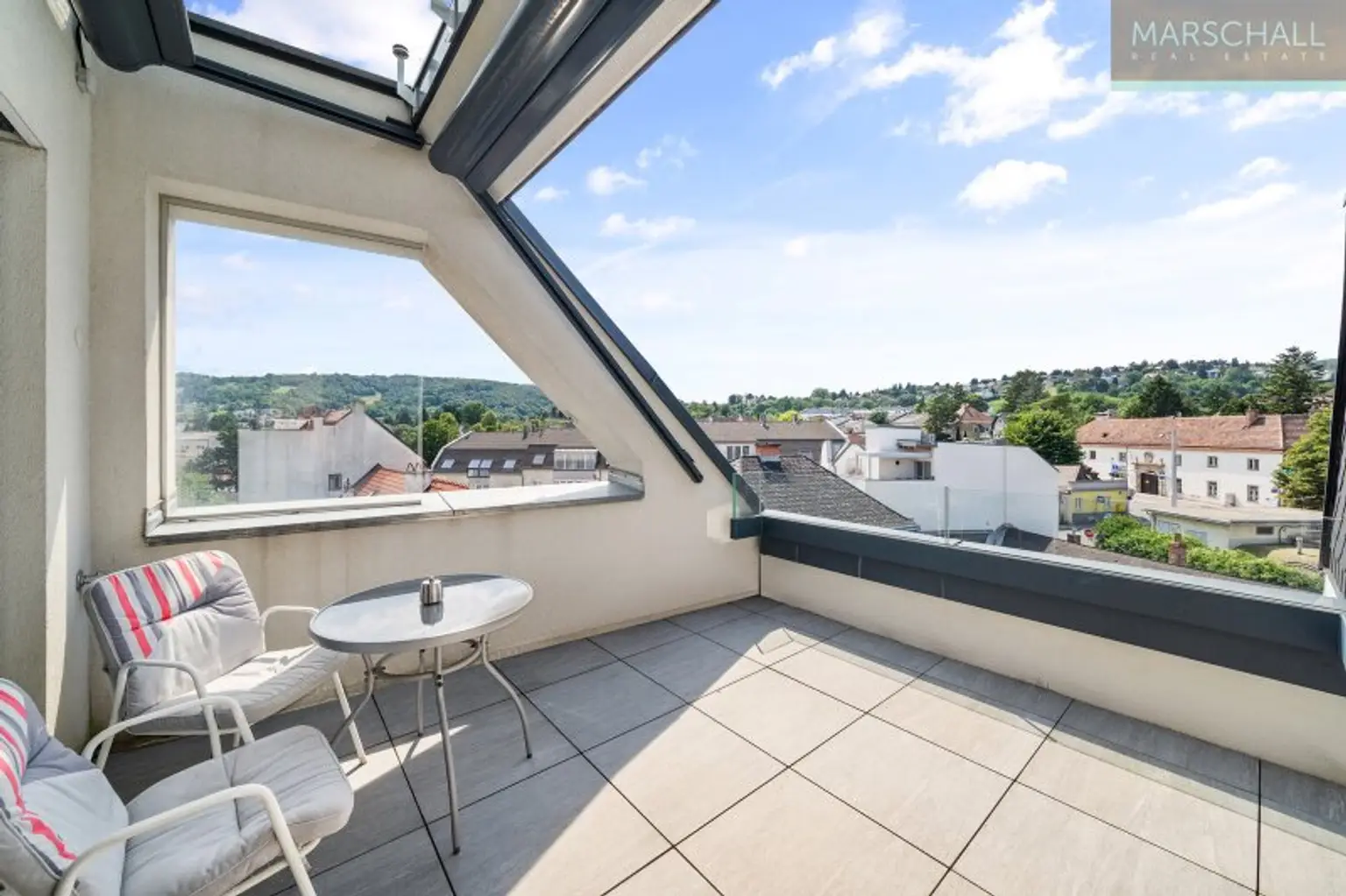 Hochwertig ausgestattete Penthousewohnung mit Terrasse in Toplage