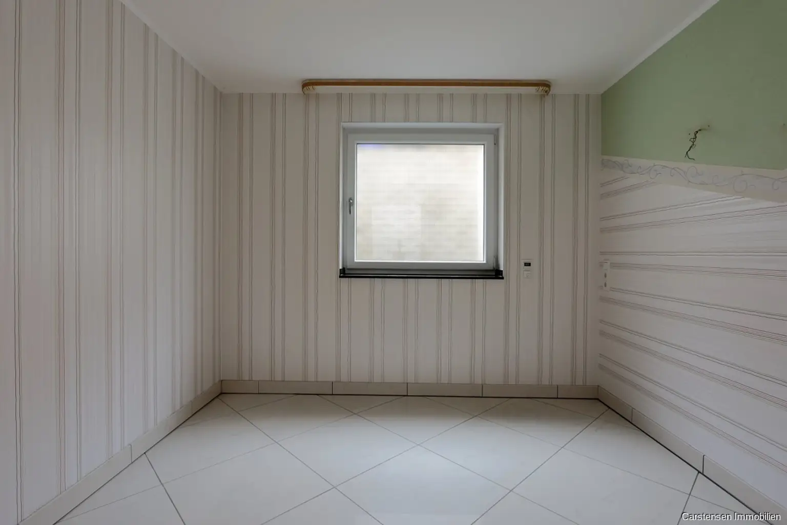 Kinder- oder Arbeitszimmer UG