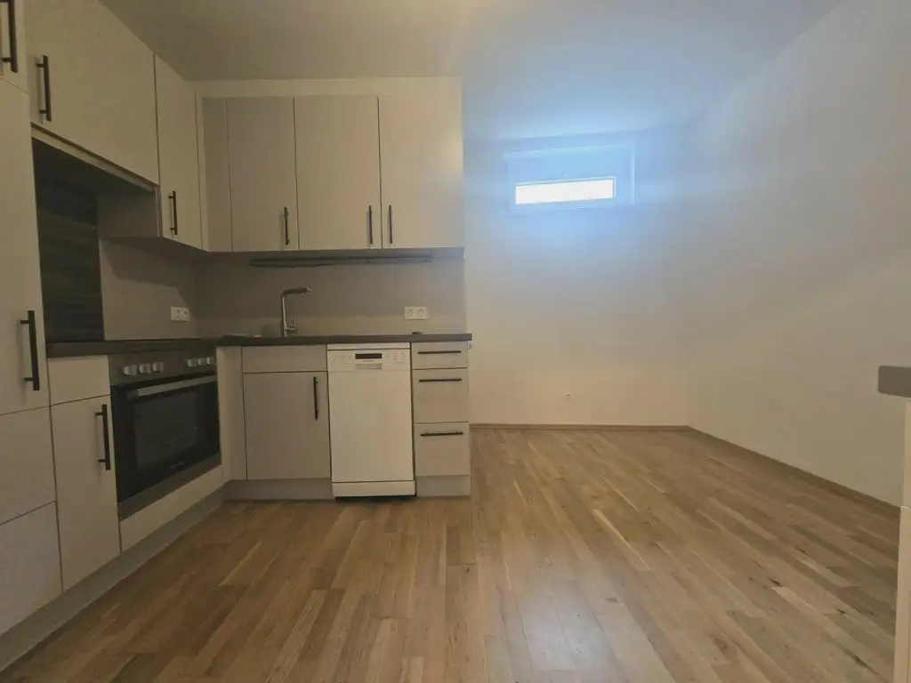 Wunderschöne Wohnung mit Balkon und TG - Hofseite!