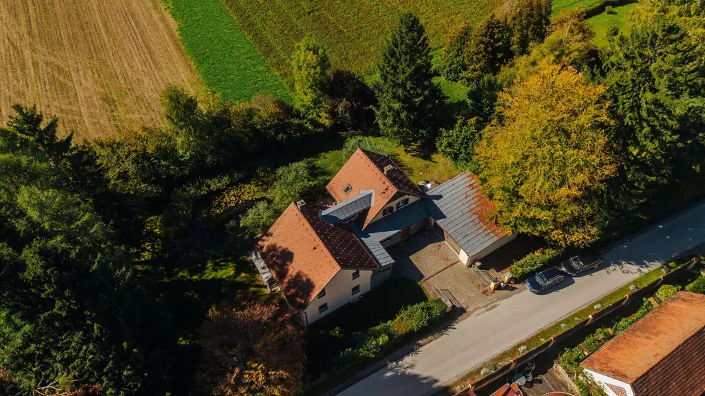 Großzügiges Einfamilienhaus mit Schwimmteich in Weinitzen - ländliche Geborgenheit trifft modernen Wohnkomfort