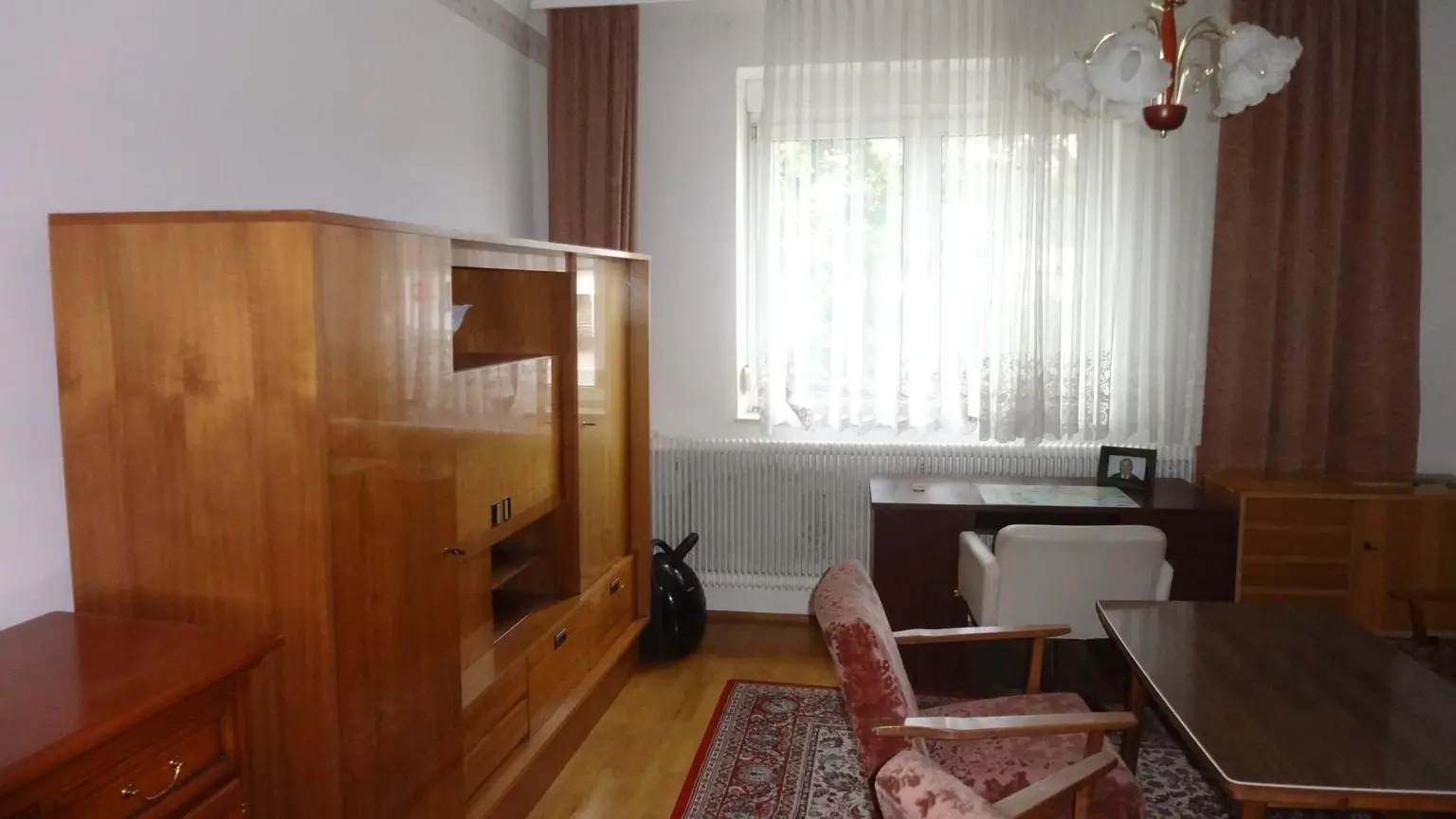 Einfamilienhaus mit Garten und Halle!