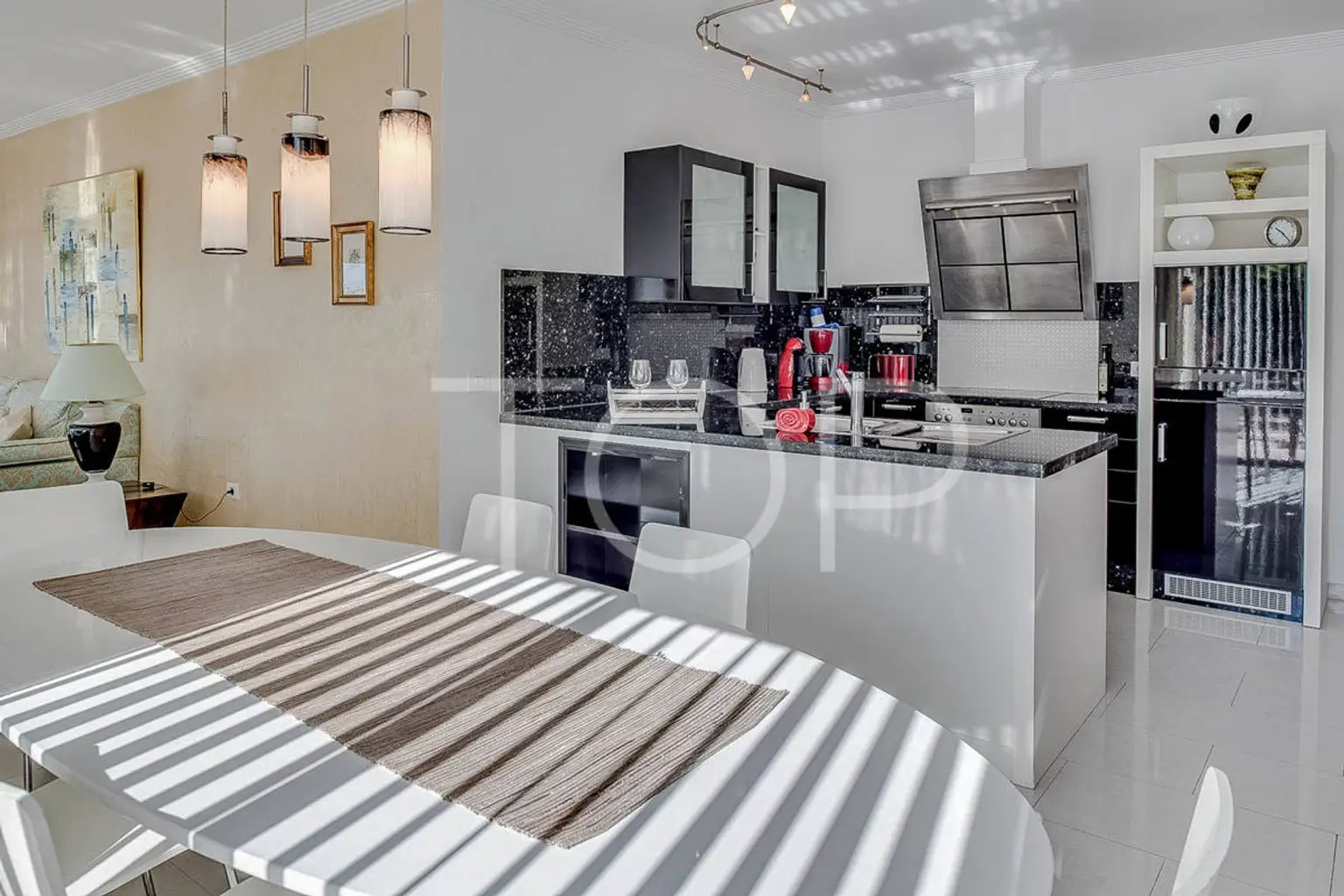 Finca-Apartment-Wohnzimmer-und-Küche-Playa-San-Juan-Teneriffa-3