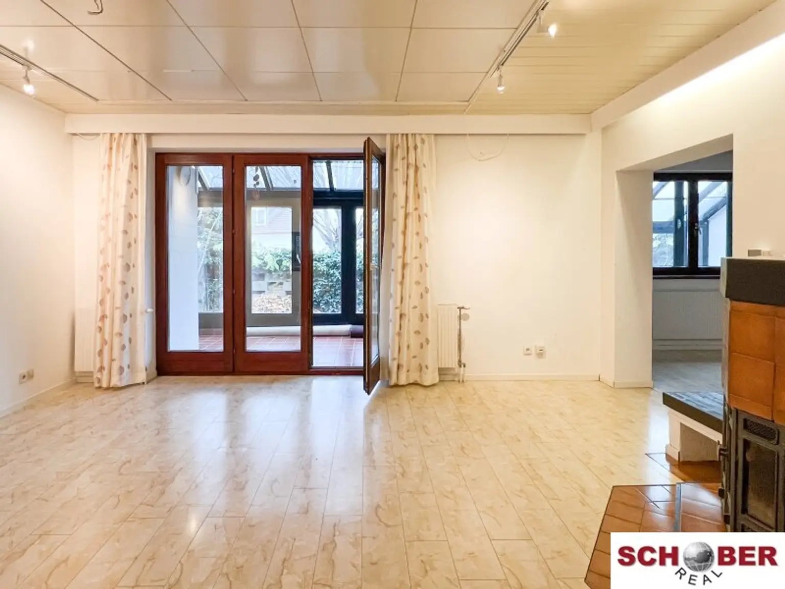 Nahe Stadtgrenze Baden - Doppelhaushälfte mit Renovierungsbedarf