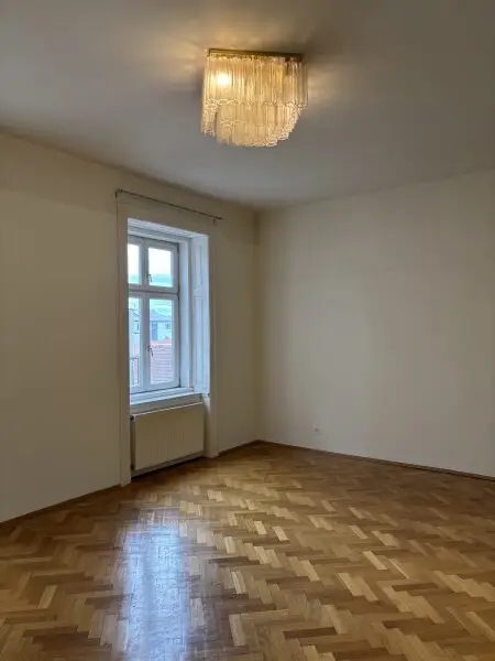 Charmante 2-Zimmer-Wohnung in repräsentativem Altbau – Ruhelage im Zentrum von Wiener Neustadt