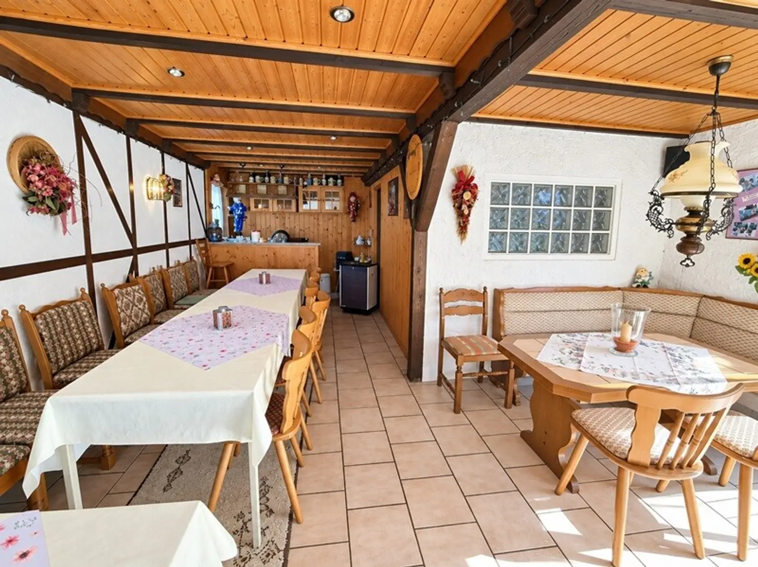 Partyraum, Nebengebäude
