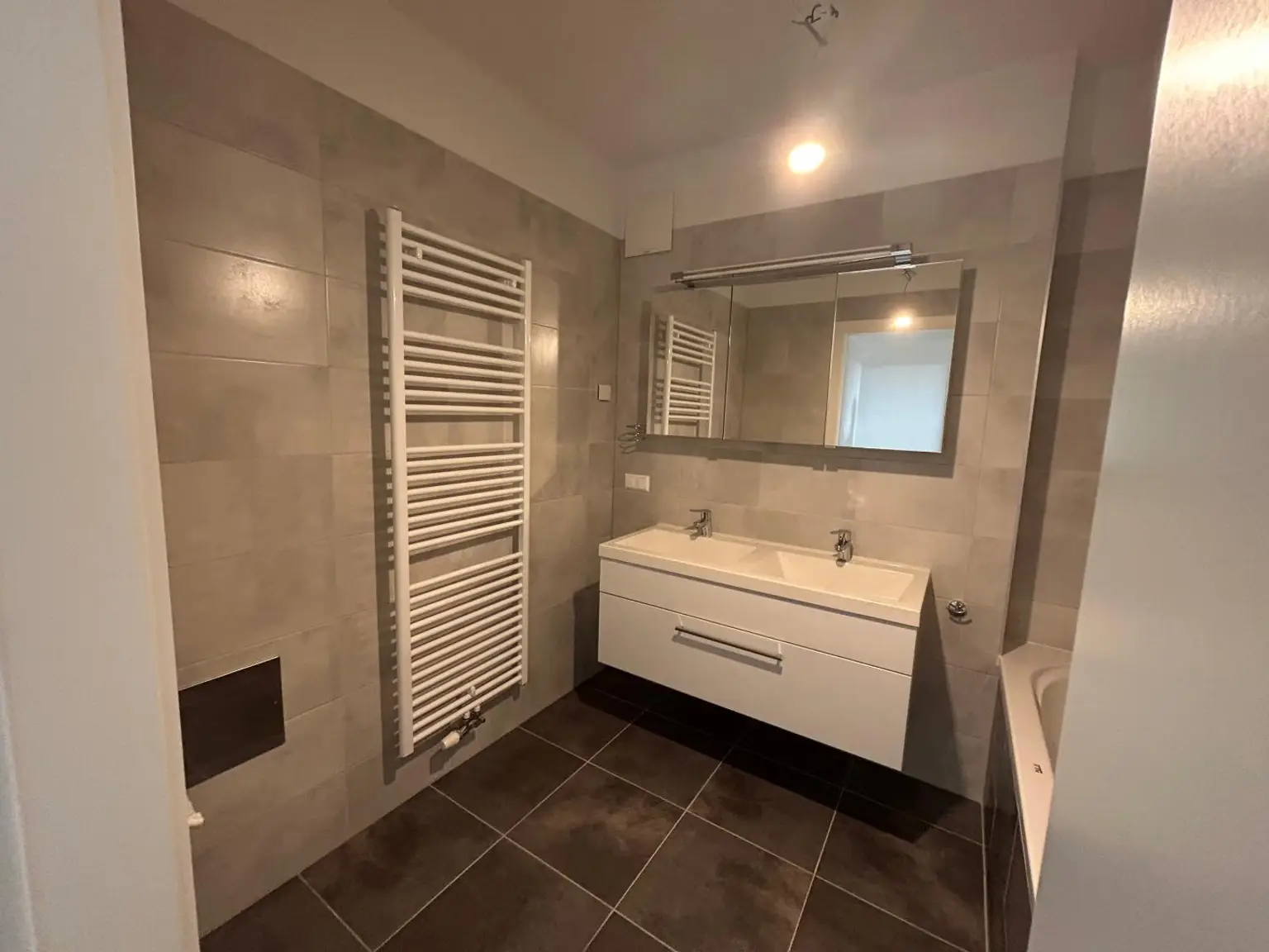 3-Zimmer Wohnung mit 2 KFZ- Stellplätzen