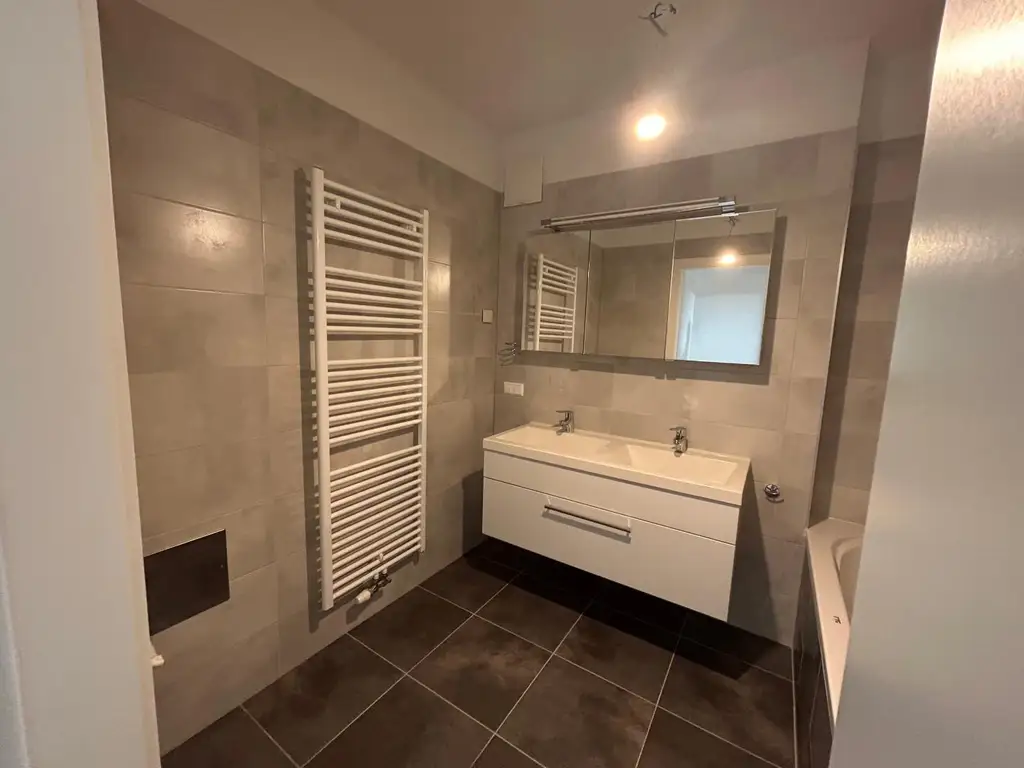 3-Zimmer Wohnung mit 2 KFZ- Stellplätzen