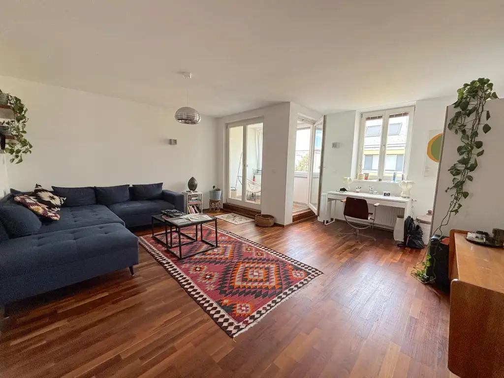 charmante 2-Zimmer-Wohnung mit Loggia im Dachgeschoss