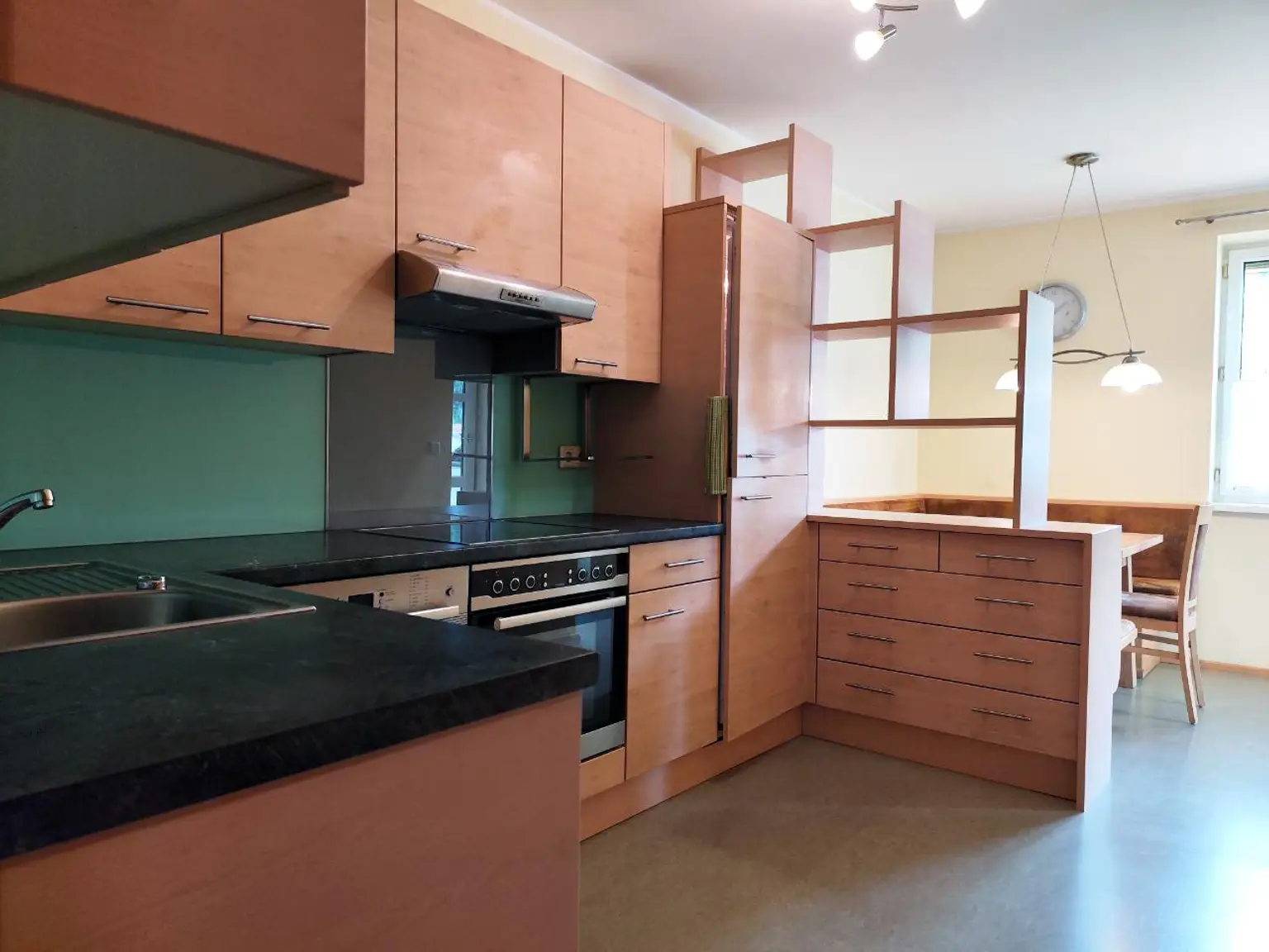 *** Moderne 77m² 3-Zimmer-Wohnung mit Terrasse & Carport – Wohnen im Herzen von Stanz!***
