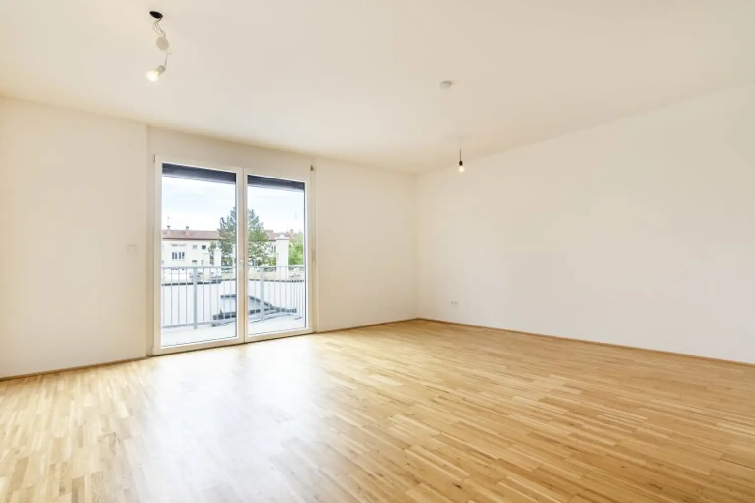 **Hofseitiger Balkon** Modernes Wohnen in ruhiger Lage