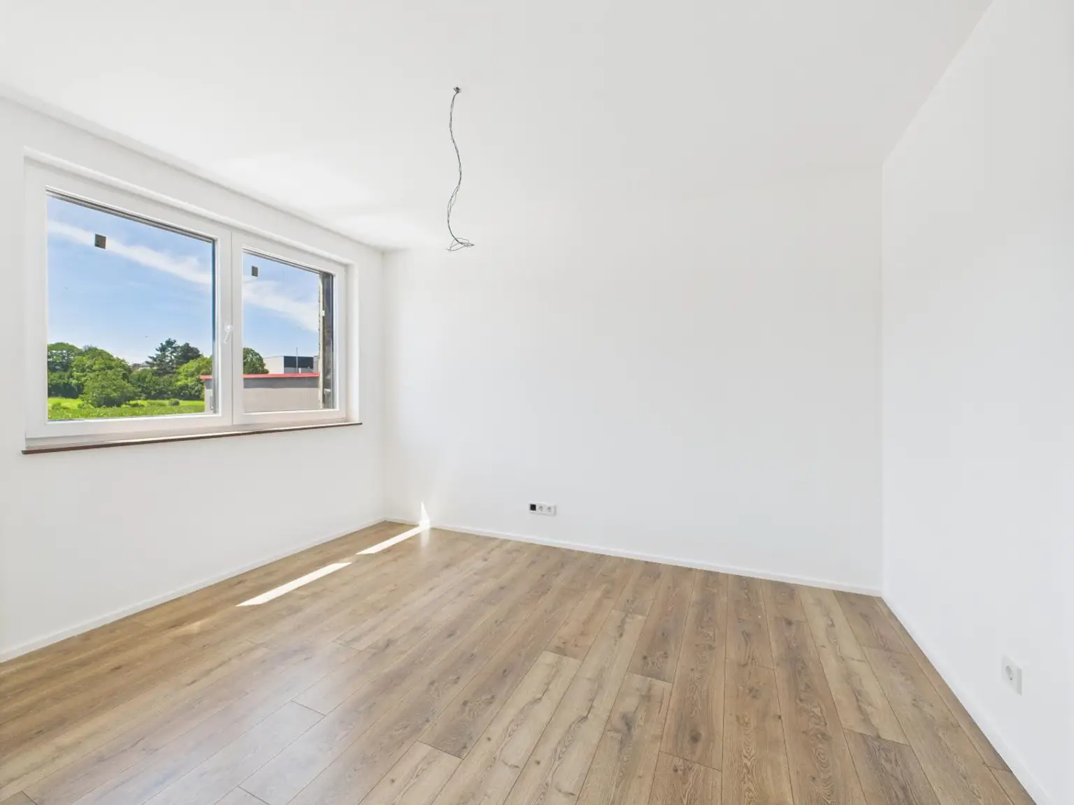 Luxus trifft Technik: Erstbezug mit hochwertiger Ausstattung, Smart Home & Salzwasserpool in Wels-West