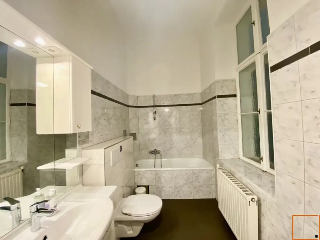 WIEN MITTE:  Charmante 3,5 Zimmer Altbauwohnung mit Balkon  und TOP Verkehrsanbindung